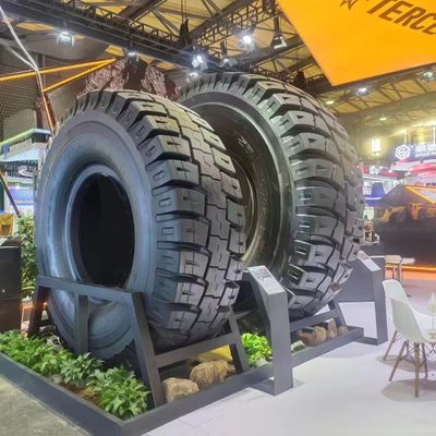 Hydrauliczne tłoczenie opon OTR