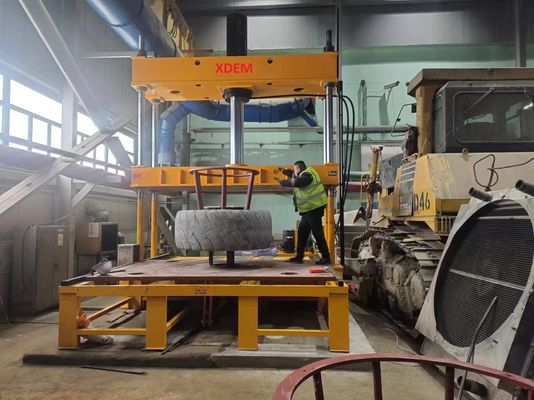 XDEM 260T Prasa hydrauliczna na opony górnicze Opony OTR Opony ciężarówki górnicze Opony 23.5R25 29.5R25 35/65R35 45/68R45
