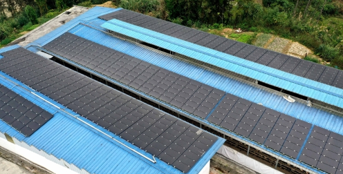 Galwanizowana ramka Kompletny system energii słonecznej 300W-20KW Wysoka wydajność 15%-22% Sprzęt fotowoltaiczny poza siecią dla domowych i rolniczych źródeł energii